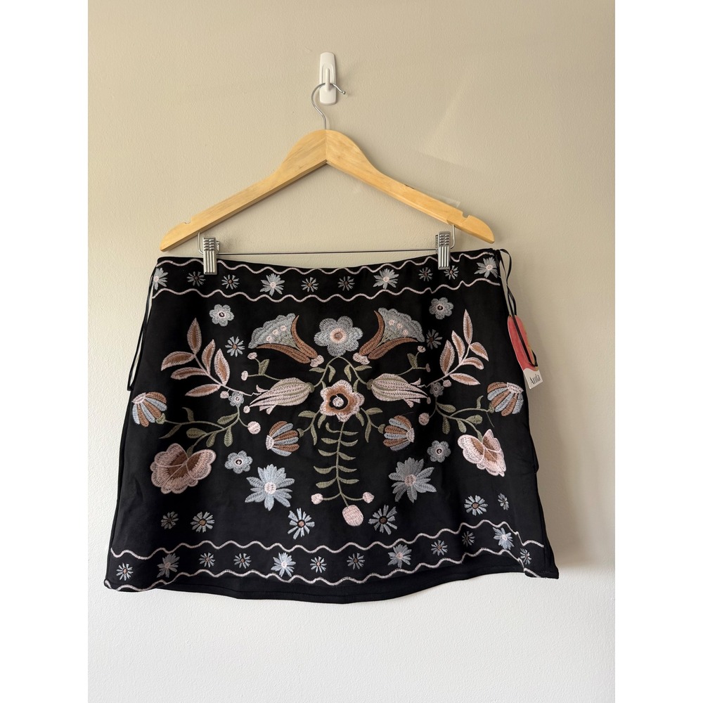 Arula Mini Skirt XL Black Multi Floral Embroidered Faux Suede Boho Xquisite X